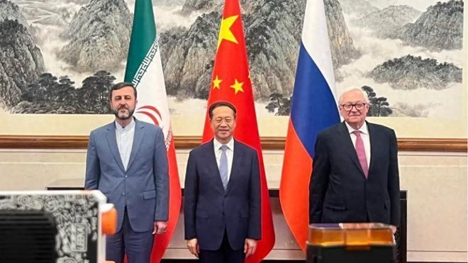 谈得很高兴，中俄伊发布联合声明，只字不提美国，特朗普开始自嗨