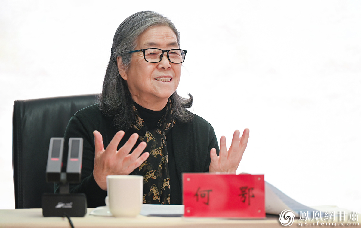 著名雕塑艺术家何鄂作题为《灿烂文明与时代创造》的报告