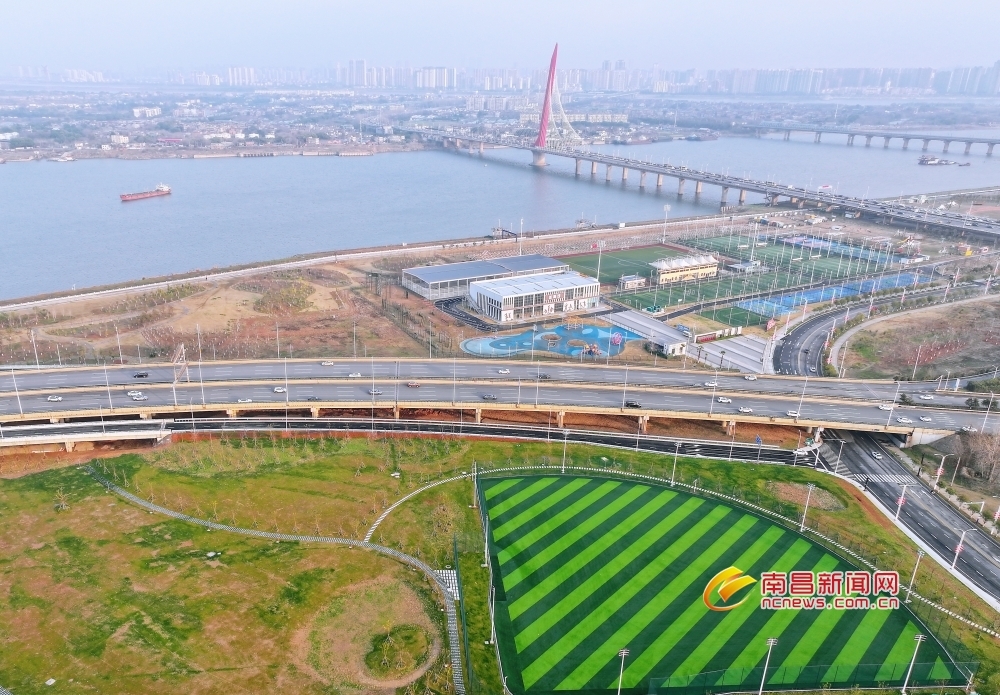 南昌紅谷灘區鳳凰洲體育公園加緊建設（圖）