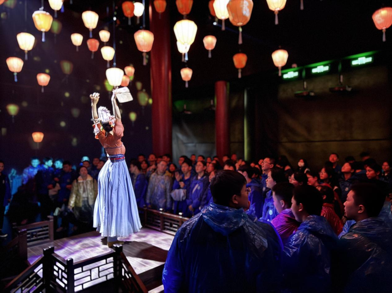 千年文脉映新辉 湖湘薪火传少年 华夏集团以"江天暮雪"演绎文旅文教融合新范式