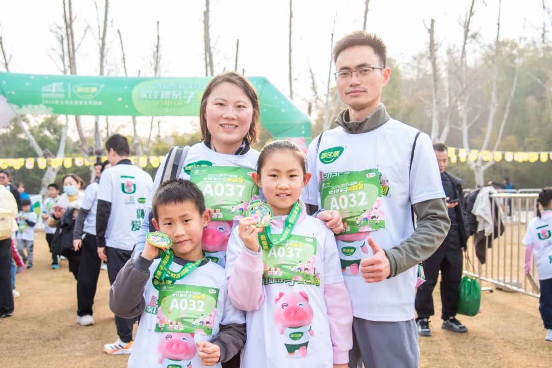 穿越“花海” 400组家庭跑进春天为汉马预热