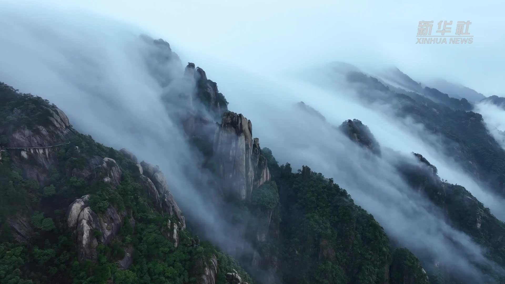 安徽九华山：云雾缭绕似仙境