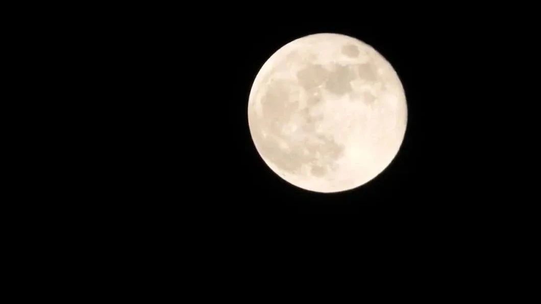 继续欣赏，我们的满月，漂亮至极