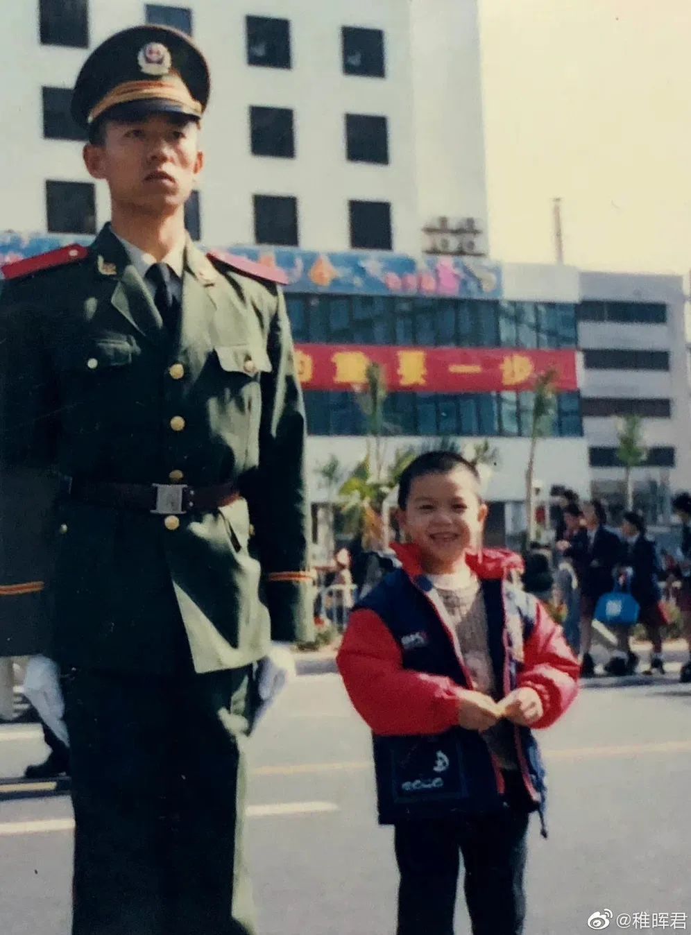 智元机器人创始人彭志辉：从小酷爱电子产品 放弃201万年薪工作