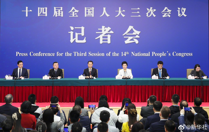 人社部：适当提高退休人员基本养老金，重点向中低收入群体倾斜