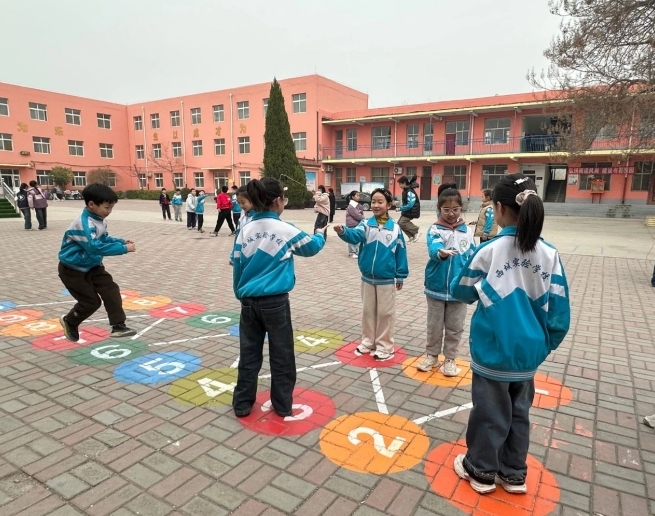 宁晋县西城区实验学校：课间15分钟花样绽放