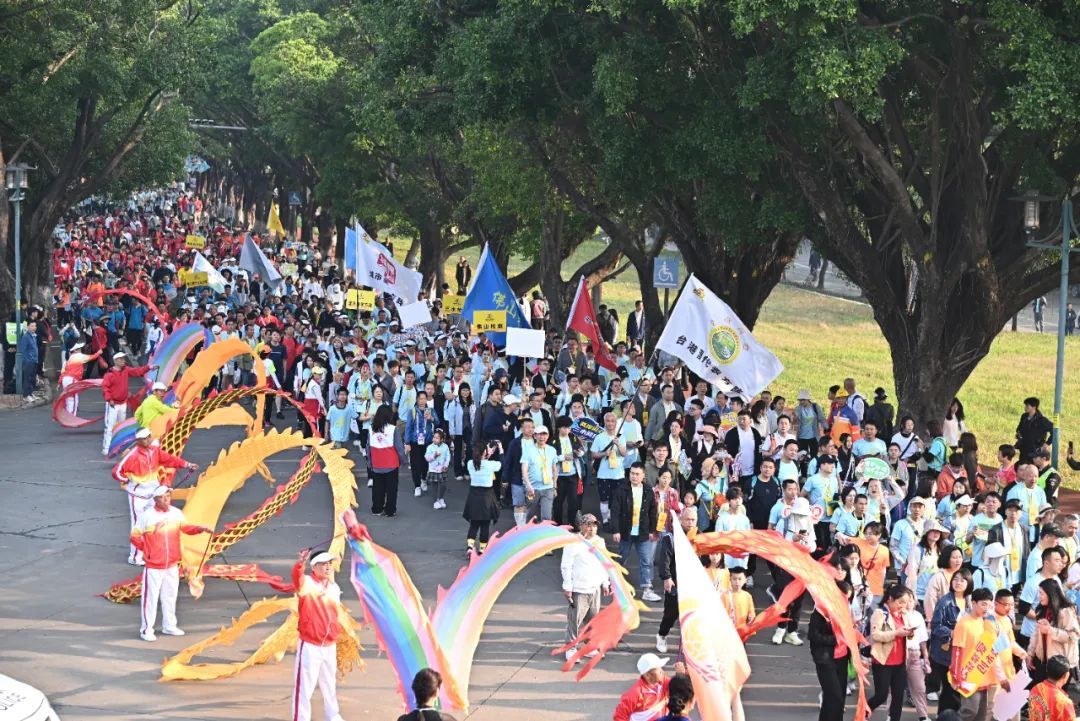 活动当天在三水二桥下方举办了《龙腾三江》“健身龙”表演。三水区档案馆 李东摄