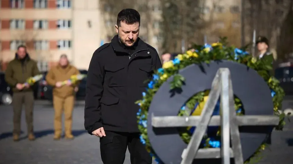 泽连斯基出席乌军阵亡士兵纪念仪式