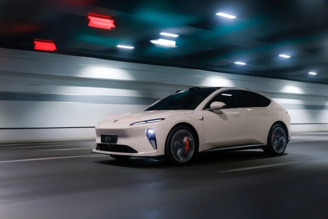 国产智驾大战,与特斯拉FSD无关