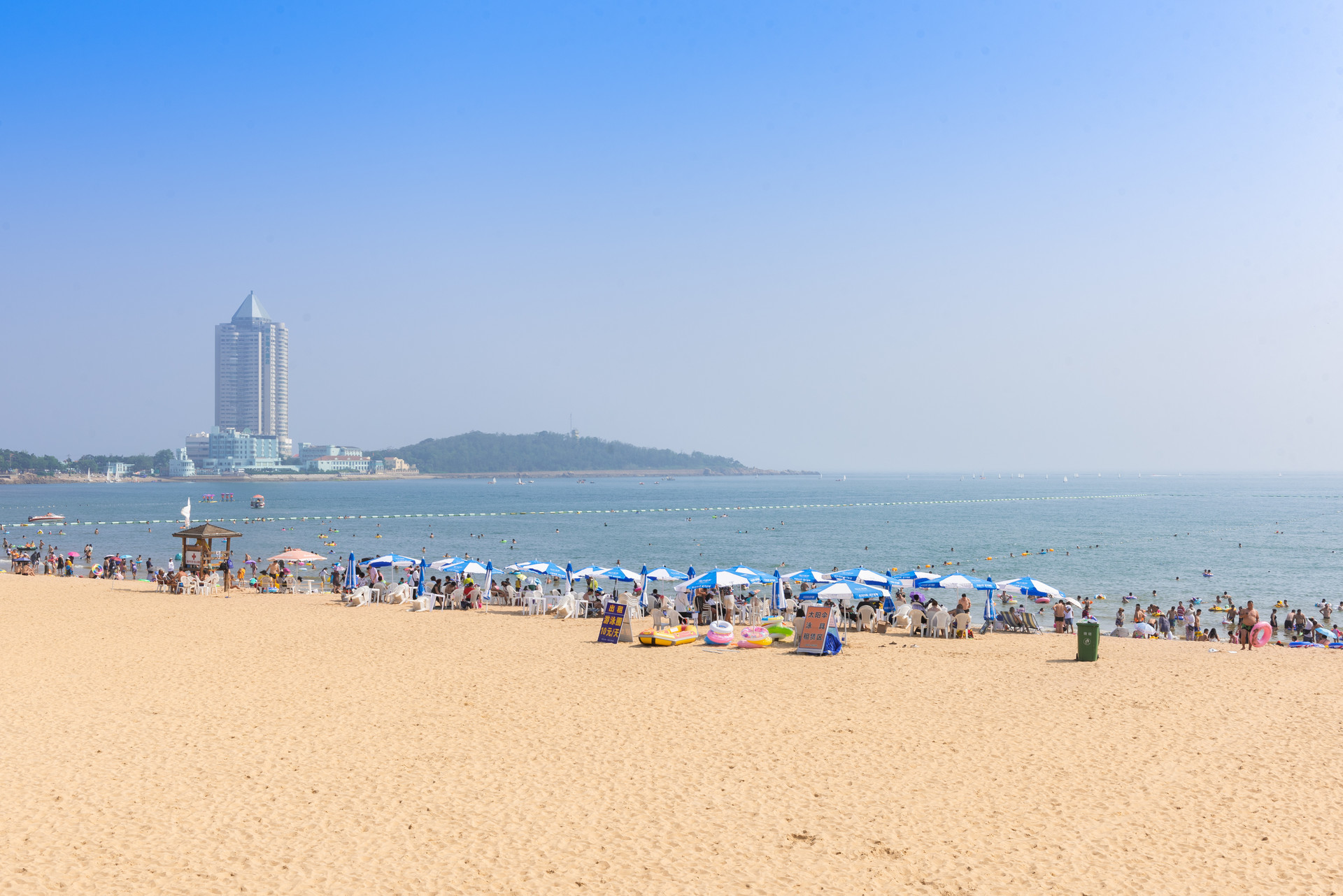 实施海水浴场高品质提升 打造青岛旅游“流量高地”