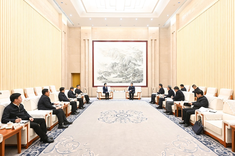 3月18日上午，市委书记袁家军会见海关总署署长、党委书记孙梅君一行。记者 苏思 摄