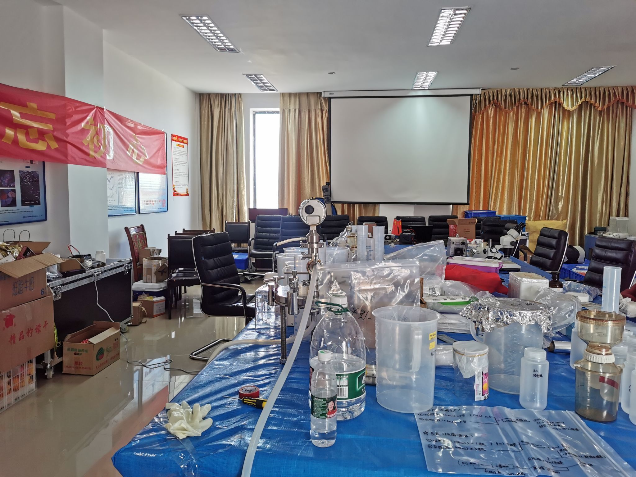 2022年在中国科学院纳木错综合观测研究站临时实验室开展细菌日周期实验