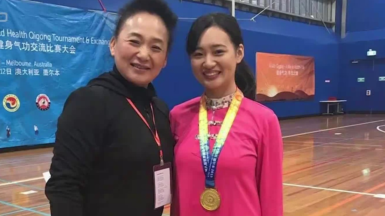 受到中日民间交流活动的熏陶，日本女孩在童年时期就与中国结下不解之缘