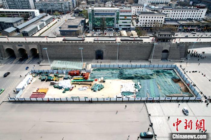 航拍护城河西安火车站段改造现场