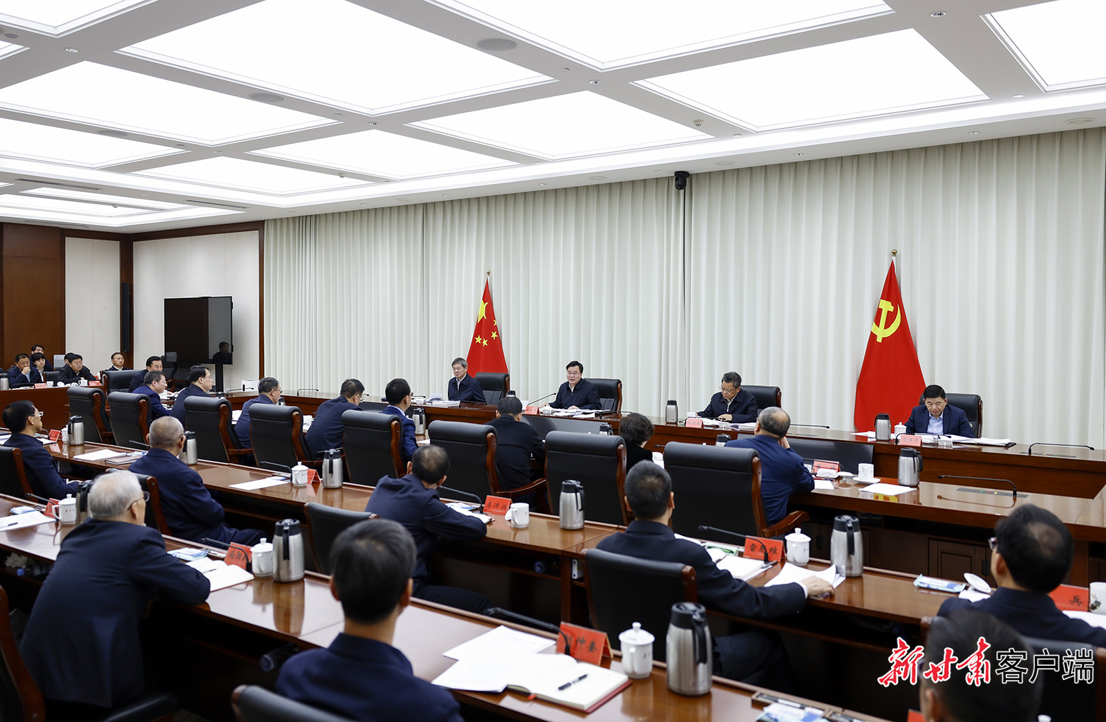 3月21日,按照开展深入贯彻中央八项规定精神学习教育总体安排,省委常委会举行读书班第一次集中学习。省委书记、省委党的建设工作领导小组组长胡昌升主持并讲话。新甘肃·甘肃日报记者 孟捷