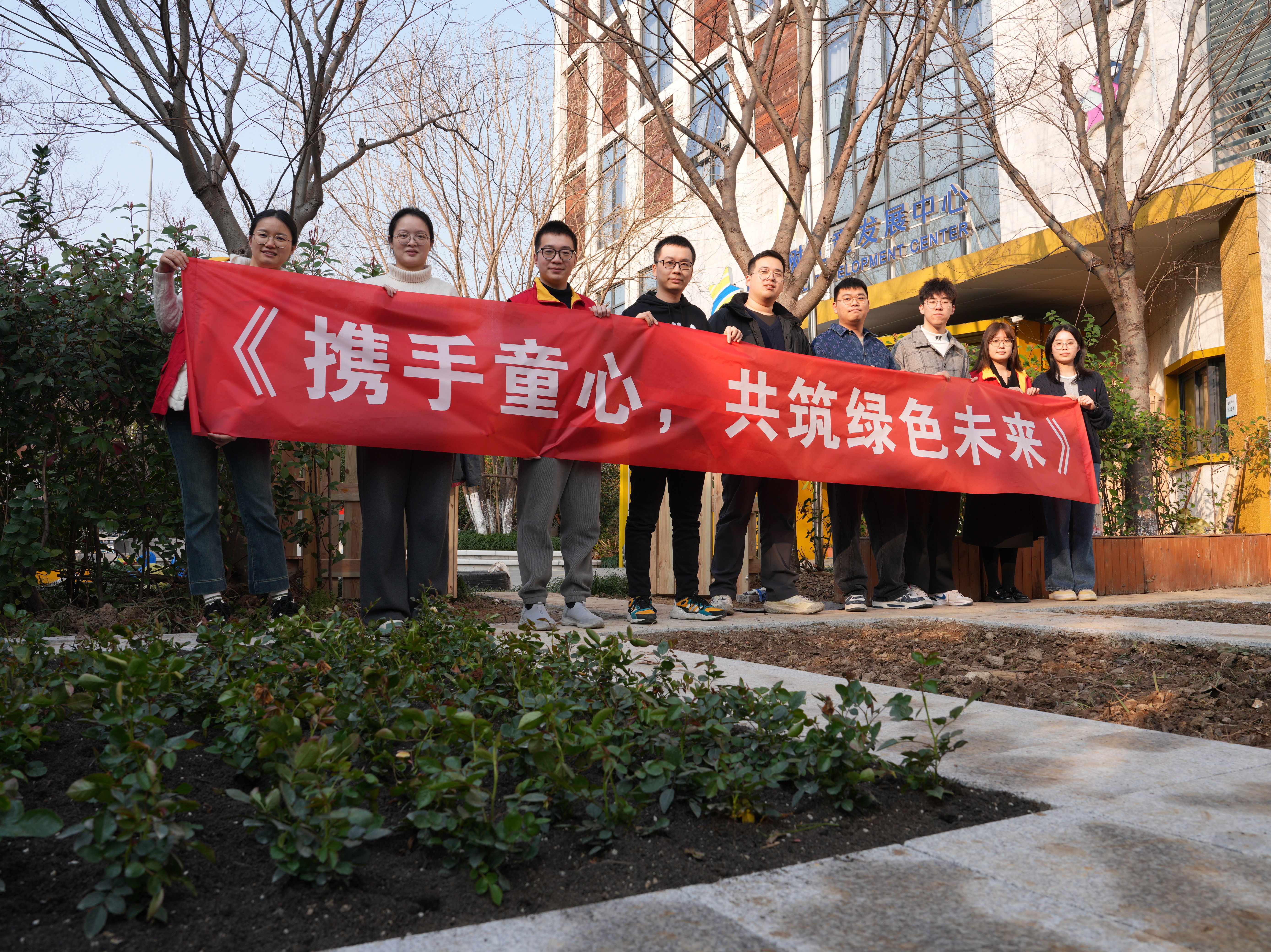 绿意润心田 宁波设计院青年为特殊儿童打造春日花园