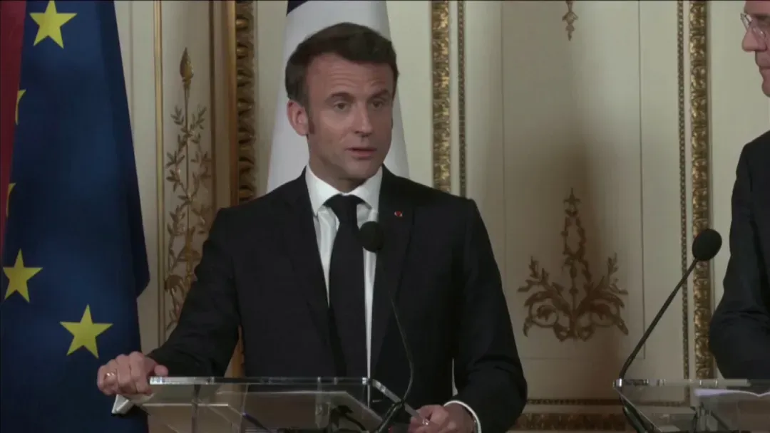 美国战略收缩欧洲陷安全断供恐慌，马克龙高举“核保护伞”，欧盟心思各异