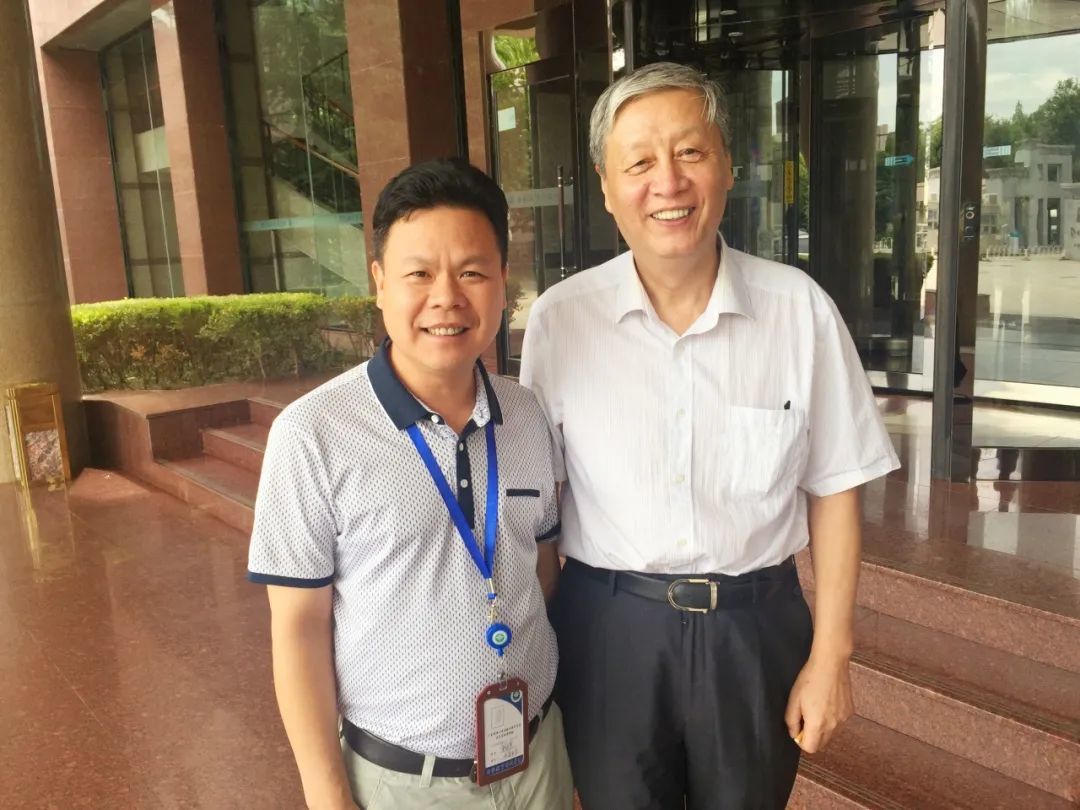 △在北京学习期间，与北京师范大学校长钟秉林教授合影