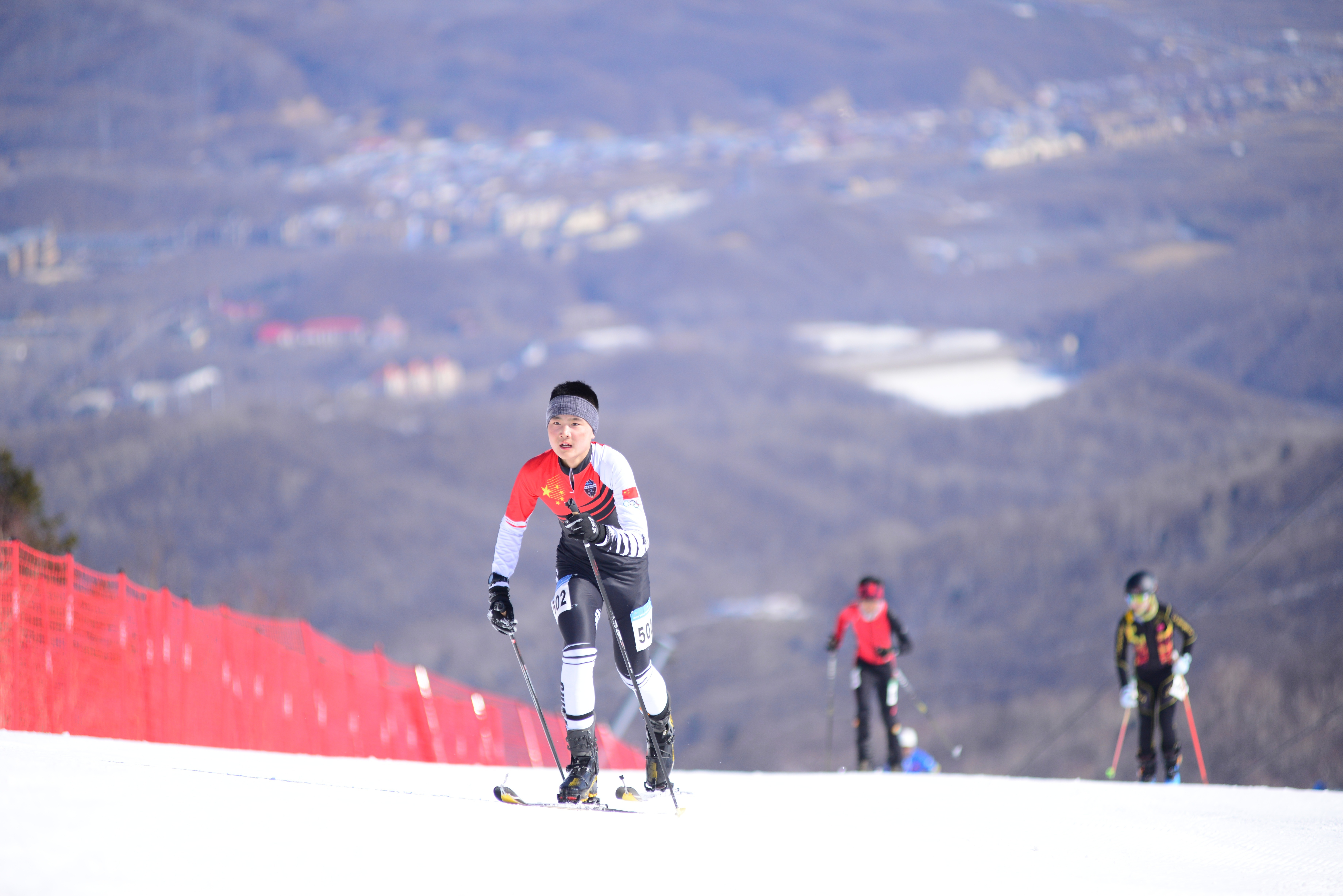 2025年“伯希和杯”全国滑雪登山冠军赛在黑龙江亚布力开赛