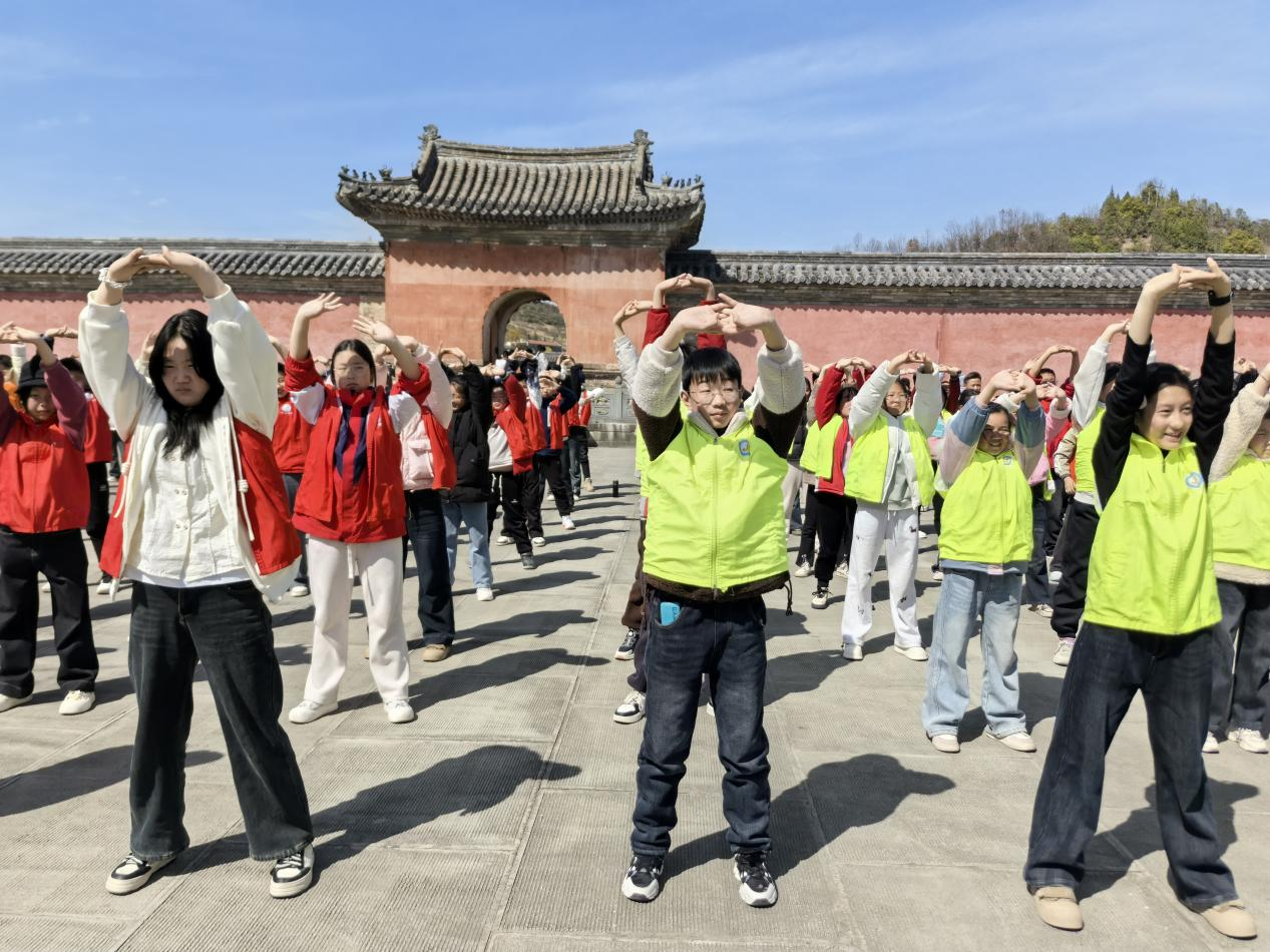 武当山研学热潮再启！近300名学生开启3天探索之旅