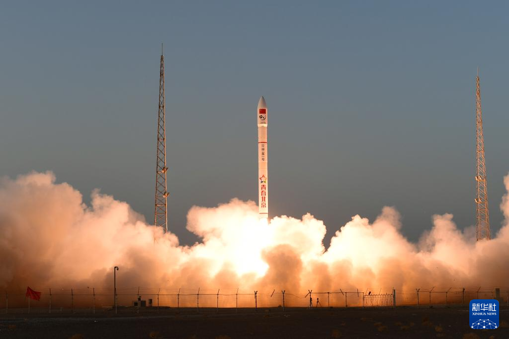 3月21日19时07分,我国在酒泉卫星发射中心使用谷神星一号运载火箭,成功将云遥一号43-48星发射升空,卫星顺利进入预定轨道,发射任务获得圆满成功。新华社发(汪江波 摄)