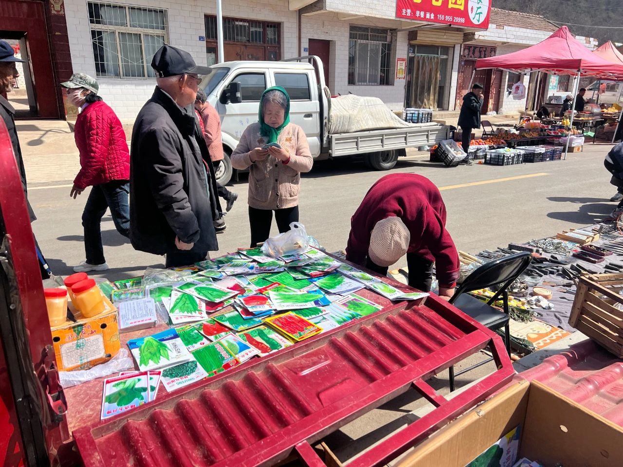 铁牛显身手农具唱主角　华亭粮草先行底气足