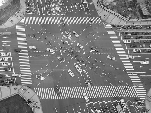 2024年12月11日，俯瞰石家庄市裕翔街与南二环互通立交桥。（资料片） 河北日报记者 田 明摄