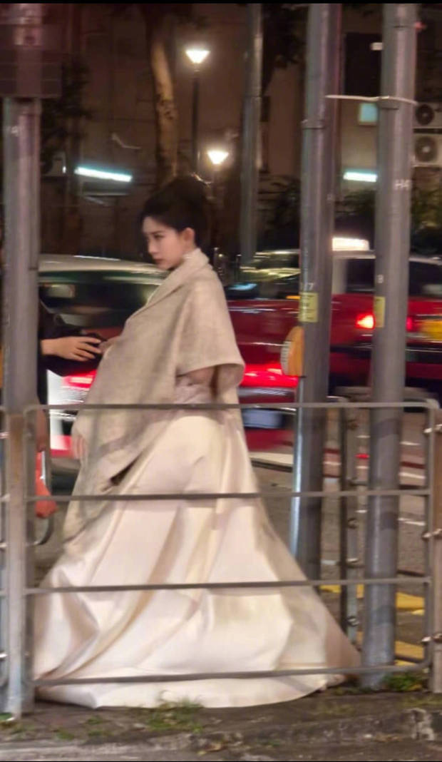 孟子义气质优雅高贵。