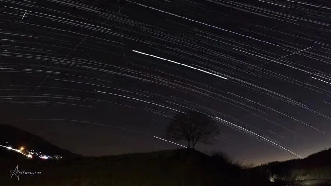 看，很美丽的星轨，你见过的