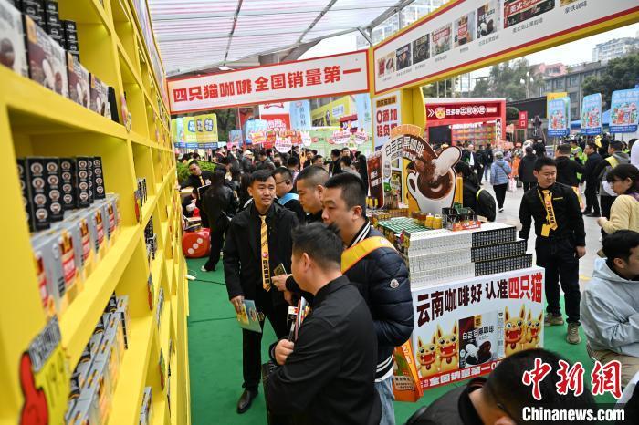 四川成都:第112届全国糖酒会商家预热人气旺