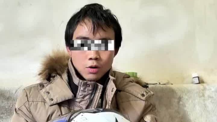 男子飙车撞上路边飞越30米，靠头盔捡回一条命