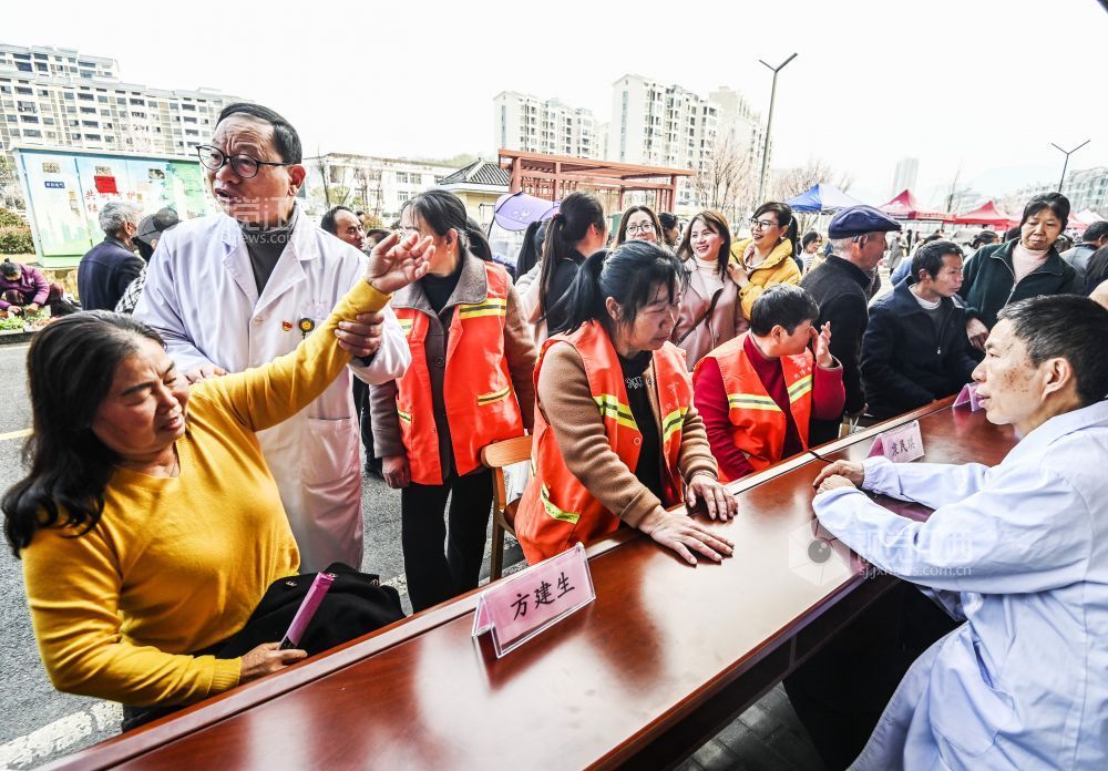 义诊暖心（图）