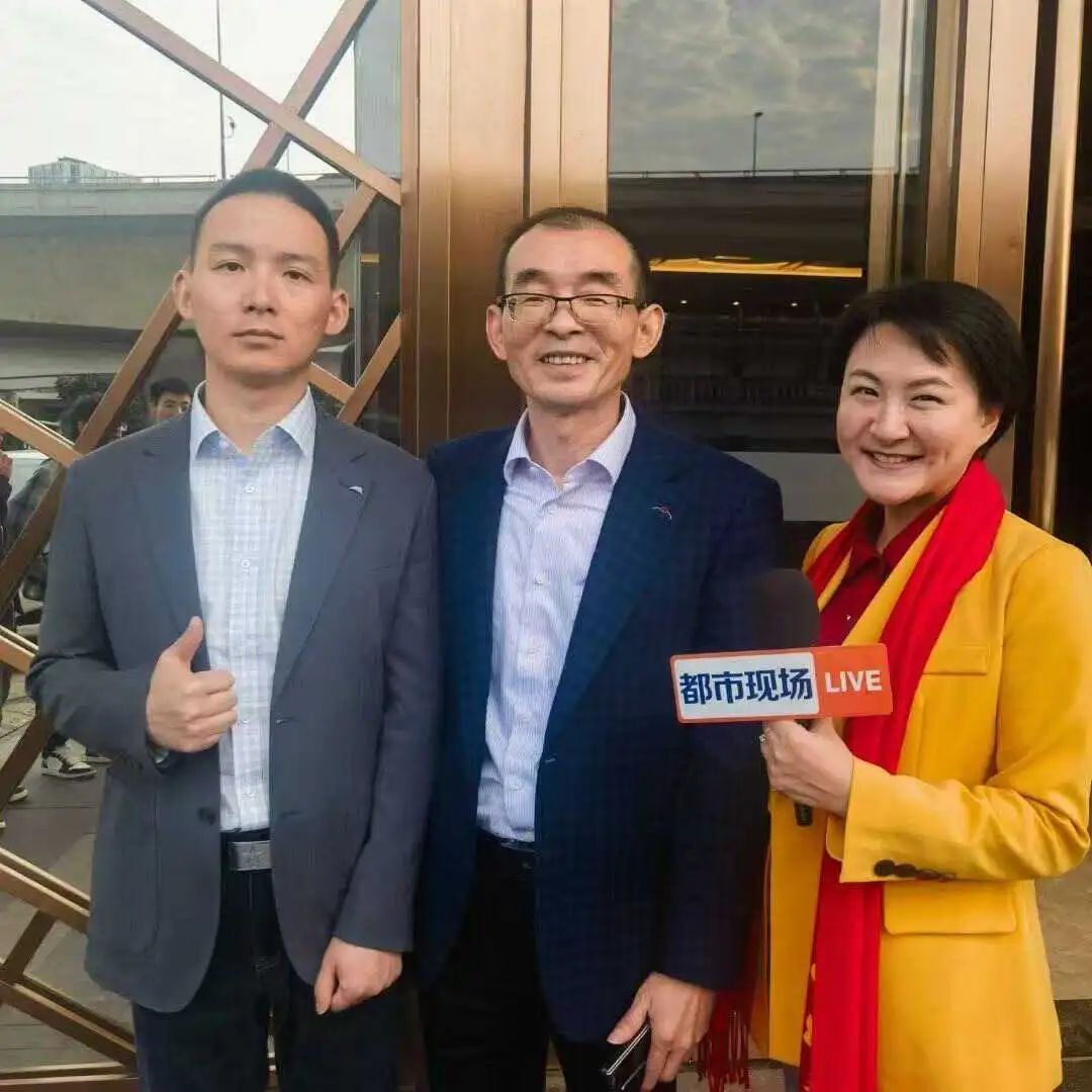 “悬赏千万寻子”父亲在江西、广东警方帮助下寻亲成功 其子婉拒豪车和银行卡