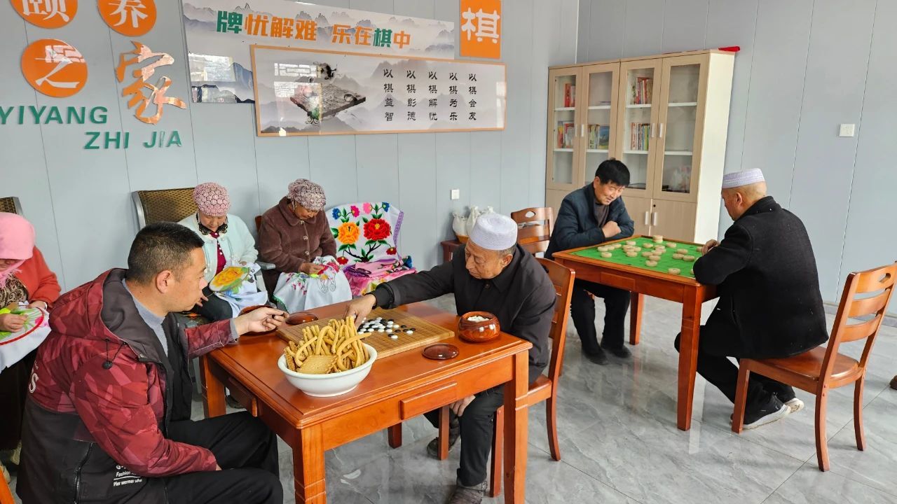 华亭银发族离家不离村　互助幸福院里主打“享老”