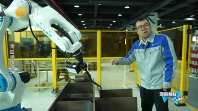 焊接机器人自带“火眼金睛”，快速识别焊缝，焊缝精度达零点几毫米