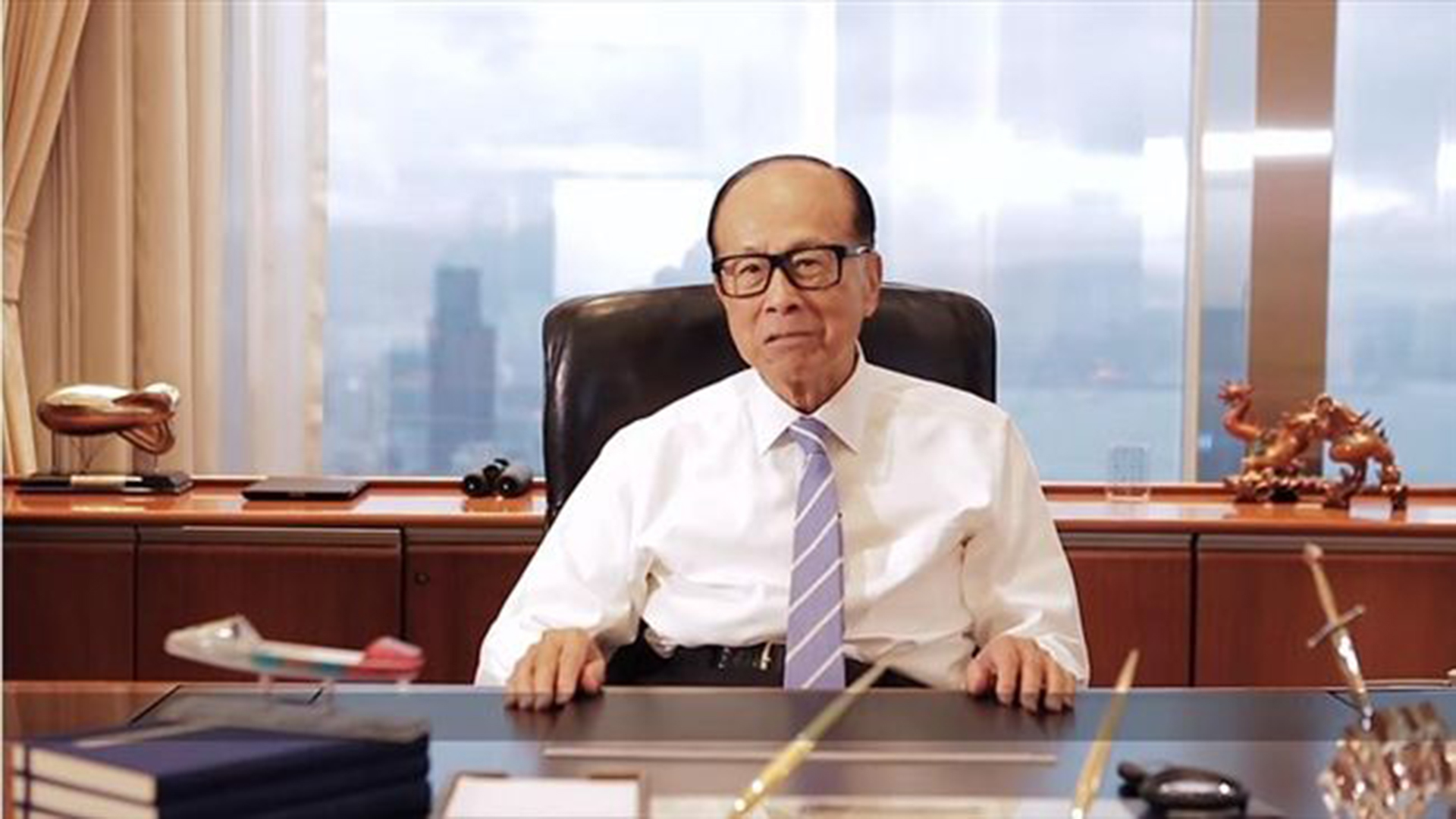 李嘉诚“卖港”从来就不是“在商言商”