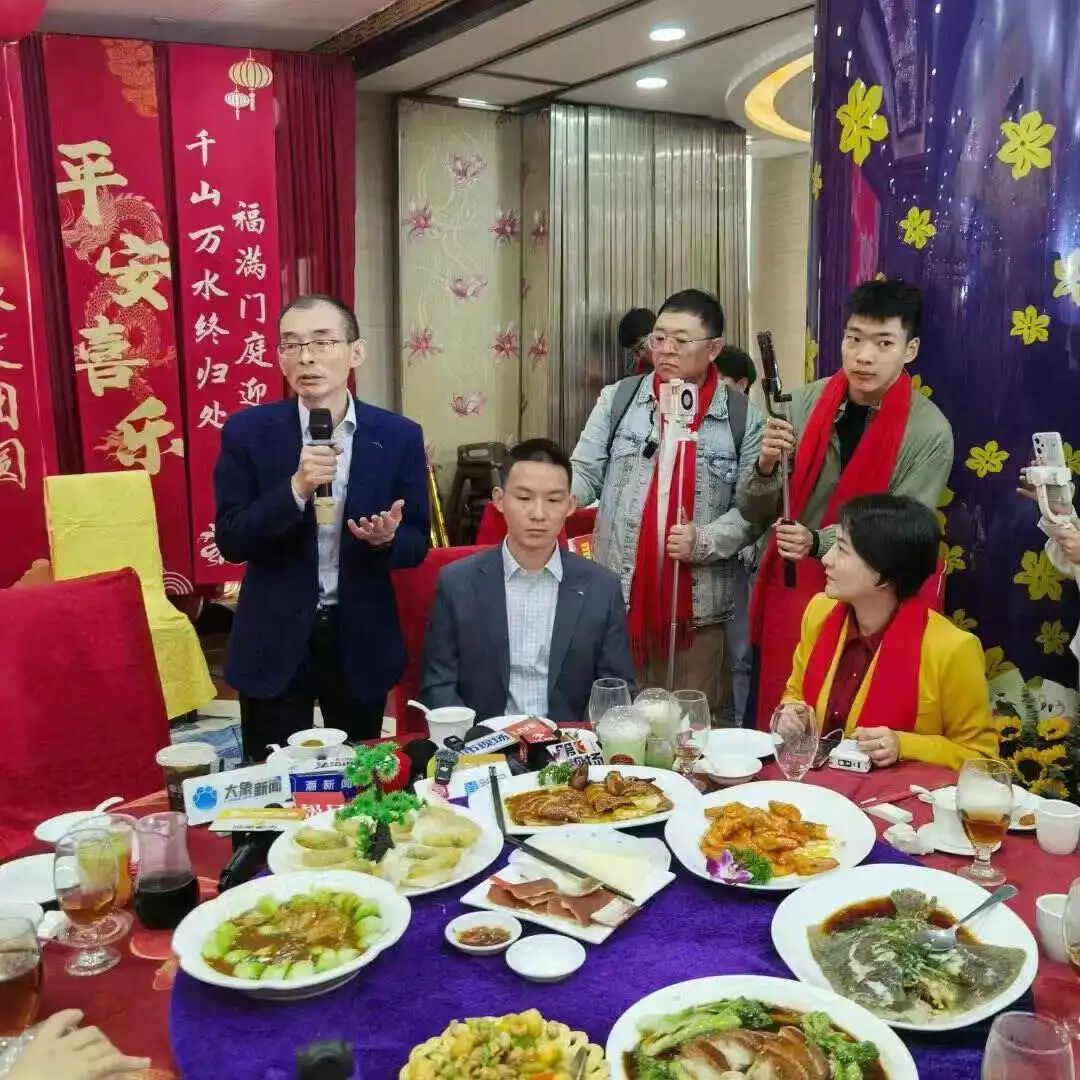 “悬赏千万寻子”父亲在江西、广东警方帮助下寻亲成功 其子婉拒豪车和银行卡