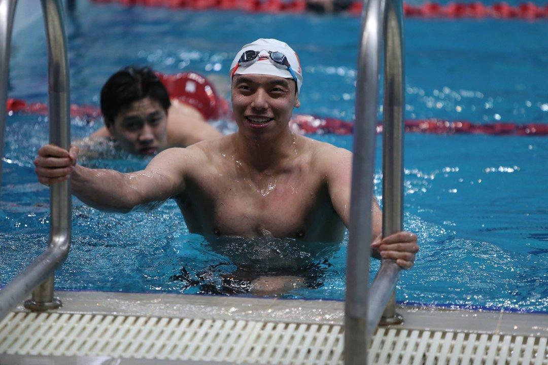 季新杰夺得200米自由泳冠军后出水（摄影 于晓波）