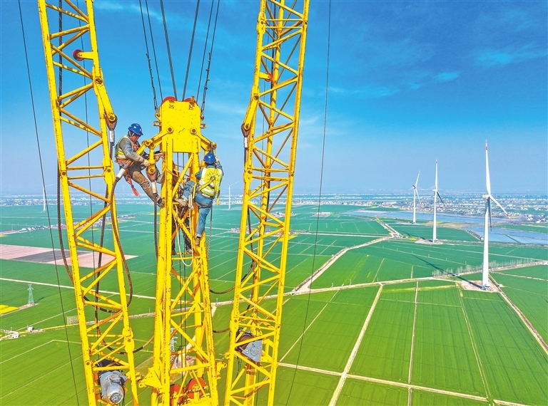 彭澤縣：高空作業（圖）