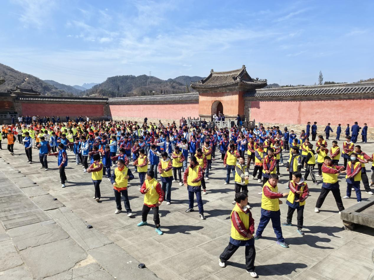 武当山研学热潮再启！近300名学生开启3天探索之旅