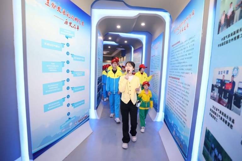河间英华学校学子走进沧州市气象局开启探索气象知识之旅