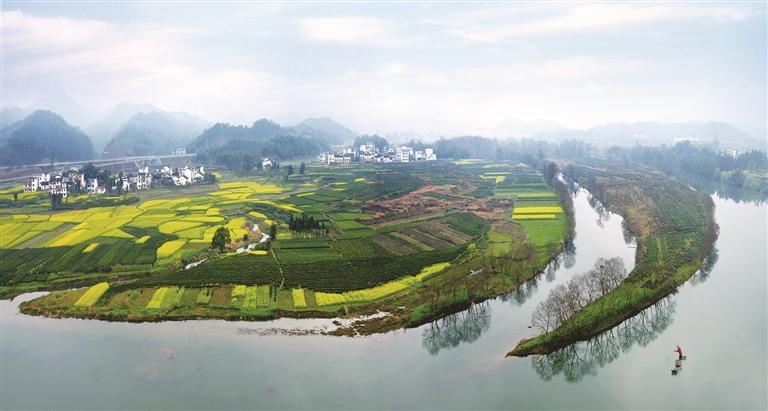 水墨月亮湾。程政 摄