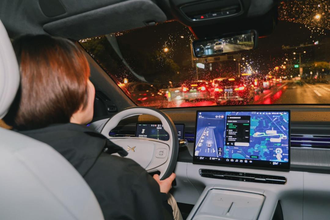 国产智驾大战,与特斯拉FSD无关