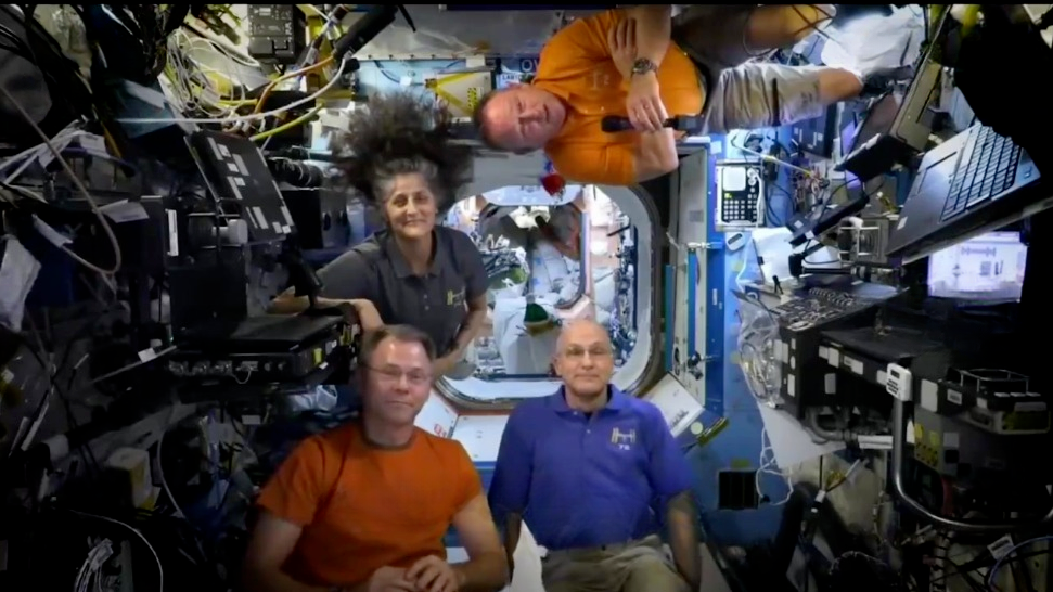 出差8天变9个月营救，美宇航员经历“太囧”