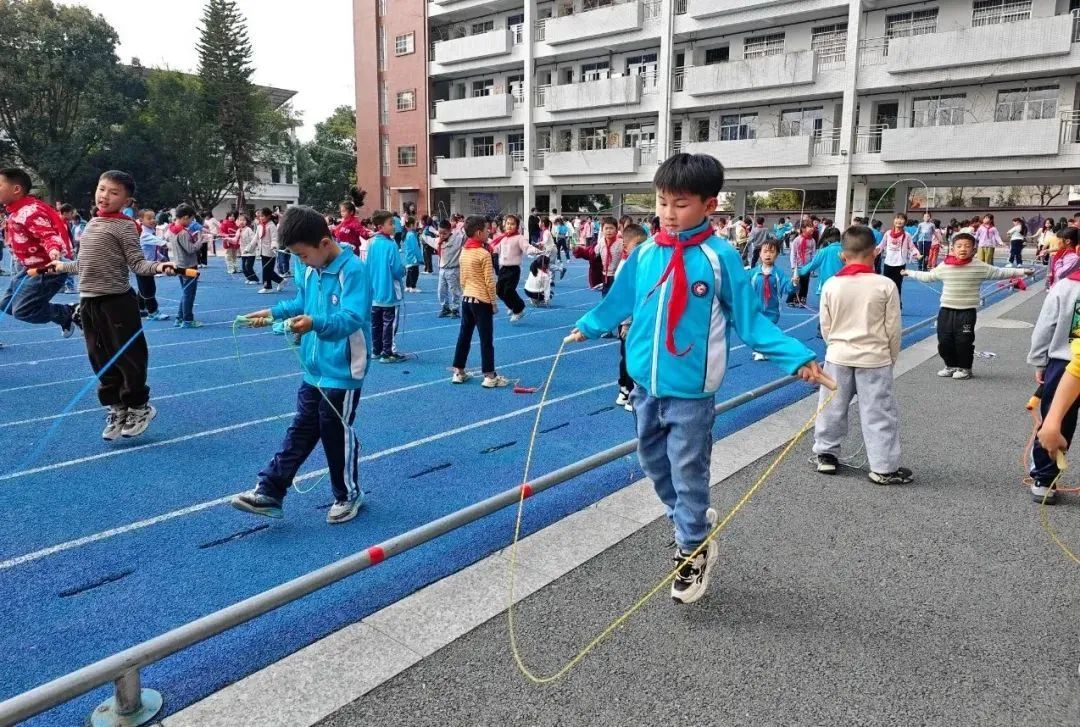 课间延长至15分钟！江西多个学校“出招” 让孩子们迈开腿、玩得好