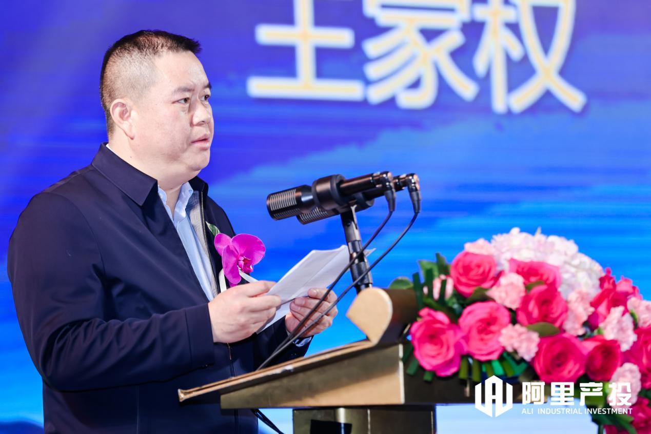 贵州省安龙县人民政府副县长王家权