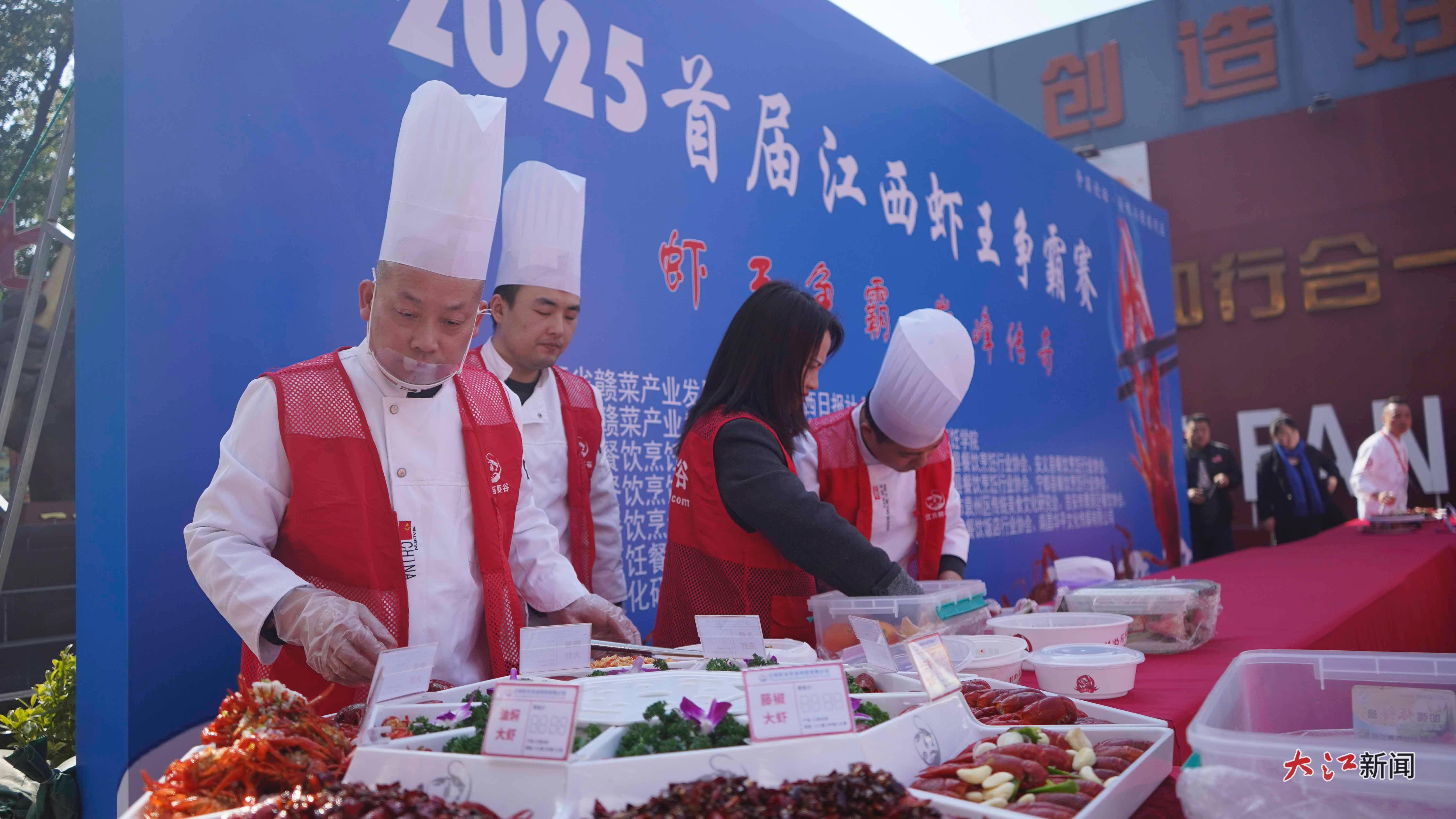 参赛选手正在摆盘