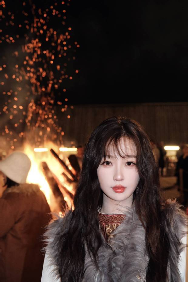 虞书欣感受自然之美。