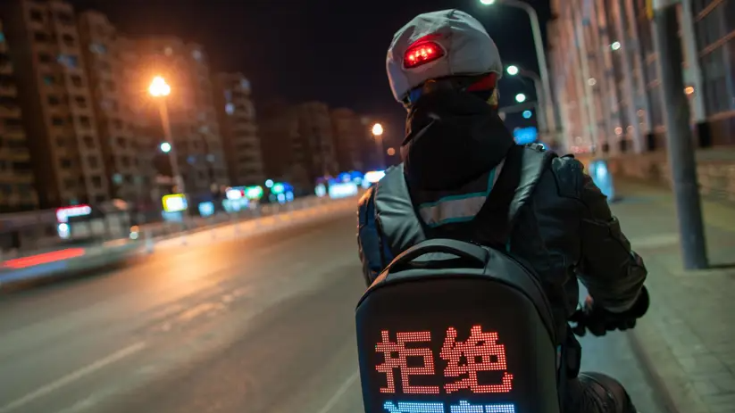 举报KTV有偿陪侍的代驾小哥：有网友指责我，最近开直播赚了两三千元
