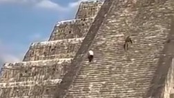 德国游客违规爬上墨西哥金字塔后被带离